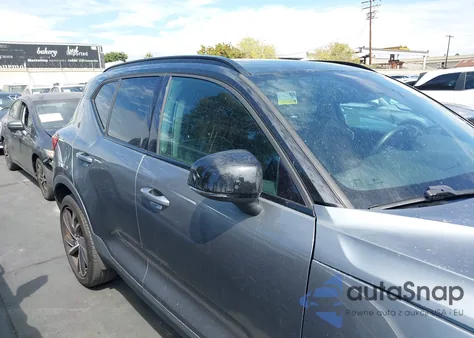 2019 Volvo Xc40 T4 R-Design z USA, uszkodzony, nr VIN YV4AC2HM0K2152315